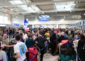 Χιλιάδες επιβάτες ταλαιπωρήθηκαν σήμερα στο αεροδρόμιο «Ελ. Βενιζέλος» (φωτ.: EUROKINISSI/Τατιάνα Μπόλαρη)