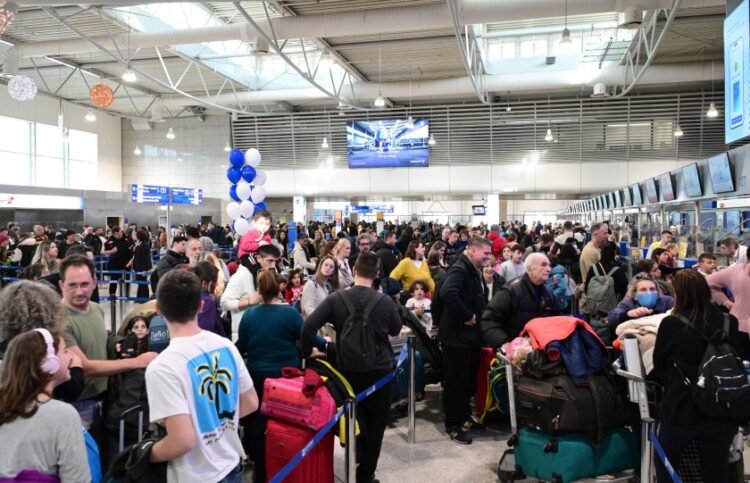 Χιλιάδες επιβάτες ταλαιπωρήθηκαν σήμερα στο αεροδρόμιο «Ελ. Βενιζέλος» (φωτ.: EUROKINISSI/Τατιάνα Μπόλαρη)