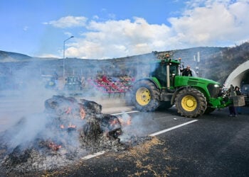 Αποκλεισμός της Εθνικής Οδού Αθηνών-Θεσσαλονίκης στα Τέμπη από αγρότες και κτηνοτρόφους του μπλόκου της Νίκαιας, Πέμπτη 8 Ιανουαρίου 2026 (φωτ.: EUROKINISSI)