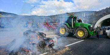 Αποκλεισμός της Εθνικής Οδού Αθηνών-Θεσσαλονίκης στα Τέμπη από αγρότες και κτηνοτρόφους του μπλόκου της Νίκαιας, Πέμπτη 8 Ιανουαρίου 2026 (φωτ.: EUROKINISSI)