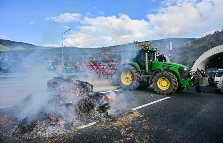 Αποκλεισμός της Εθνικής Οδού Αθηνών-Θεσσαλονίκης στα Τέμπη από αγρότες και κτηνοτρόφους του μπλόκου της Νίκαιας, Πέμπτη 8 Ιανουαρίου 2026 (φωτ.: EUROKINISSI)