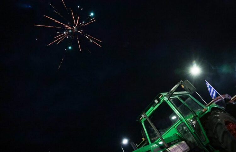 Πρωτοχρονιά στα μπλόκα έκαναν οι αγρότες (φωτ.: EUROKINISSI)