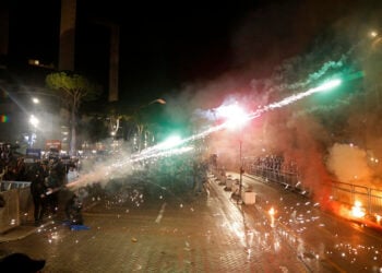 Επεισόδια έξω από το γραφείο του Έντι Ράμα, στα Τίρανα. Σάββατο 25 Ιανουαρίου 2026 (φωτ.: EPA / Malton Dibra)