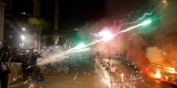 Επεισόδια έξω από το γραφείο του Έντι Ράμα, στα Τίρανα. Σάββατο 25 Ιανουαρίου 2026 (φωτ.: EPA / Malton Dibra)