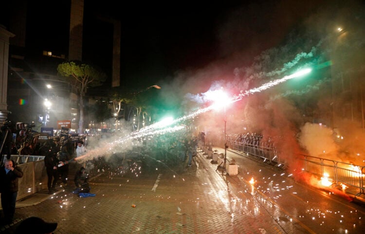 Επεισόδια έξω από το γραφείο του Έντι Ράμα, στα Τίρανα. Σάββατο 25 Ιανουαρίου 2026 (φωτ.: EPA / Malton Dibra)