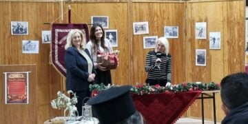 Στιγμιότυπο από την εκδήλωση «Παρακάθ’ κι Αροθυμίας» στον Μαυρόβατο Δράμας, 28 Δεκεμβρίου 2025 (φωτ.: Λαογραφικός Σύλλογος Μαυροβάτου «Εξ Αργυρουπόλεως και Καρς»)