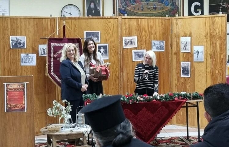 Στιγμιότυπο από την εκδήλωση «Παρακάθ’ κι Αροθυμίας» στον Μαυρόβατο Δράμας, 28 Δεκεμβρίου 2025 (φωτ.: Λαογραφικός Σύλλογος Μαυροβάτου «Εξ Αργυρουπόλεως και Καρς»)