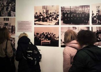 Στιγμιότυπο από τα εγκαίνια της έκθεσης «Το Ελληνικό Θαύμα στην Τασκένδη» (φωτ.: Facebook / Αράπογλου Χρύσα - Καλαμαριά Μητέρα Πόλη)