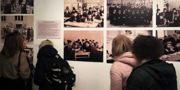 Στιγμιότυπο από τα εγκαίνια της έκθεσης «Το Ελληνικό Θαύμα στην Τασκένδη» (φωτ.: Facebook / Αράπογλου Χρύσα - Καλαμαριά Μητέρα Πόλη)