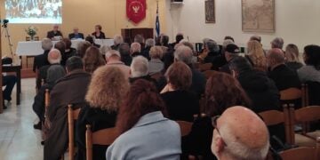 Στιγμιότυπο από τη βράβευση (φωτ.: Επιτροπή Ποντιακών Μελετών)