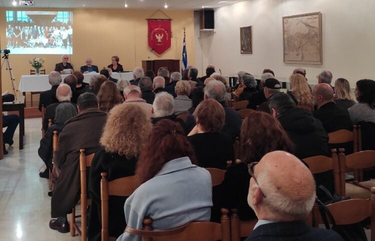 Στιγμιότυπο από τη βράβευση (φωτ.: Επιτροπή Ποντιακών Μελετών)