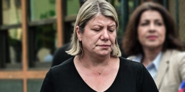 Η μητέρα του δολοφονημένου αστυνομικού Γιώργου Λυγγερίδη 
(φωτ αρχείου: EUROKINISSI / Κώστας Τζούμας)