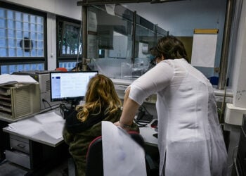 Στιγμιότυπo από την ΙΖ' ΔΟΥ Αθηνών στο Παγκράτι (φωτ.: EUROKINISSI / Τατιάνα Μπόλαρη)