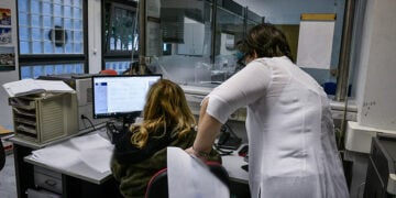 Στιγμιότυπo από την ΙΖ' ΔΟΥ Αθηνών στο Παγκράτι (φωτ.: EUROKINISSI / Τατιάνα Μπόλαρη)