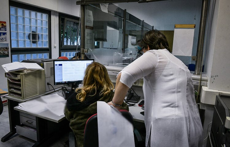 Στιγμιότυπo από την ΙΖ' ΔΟΥ Αθηνών στο Παγκράτι (φωτ.: EUROKINISSI / Τατιάνα Μπόλαρη)