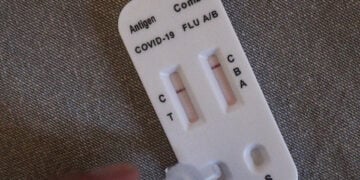 Self test για κορονοϊό και γρίπη (φωτ.: EUROKINISSI / Γιάννης Παναγόπουλος)