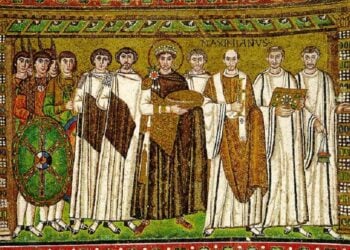 Ψηφιδωτή παράσταση από τη Βασιλική του Αγίου Βιτάλιου στη Ραβέννα που απεικονίζει τον αυτοκράτορα Ιουστινιανό Α' στον αυλικό του κύκλο. Στο κέντρο φαίνεται ο Ιουστινιανός, δεξιά του στέκεται ο Αρχιεπίσκοπος Μαξιμιανός, ενώ αριστερά εμφανίζονται οι αυλικοί αξιωματούχοι και οι Πραιτοριανοί φρουροί (φωτ.: wikipedia.org)