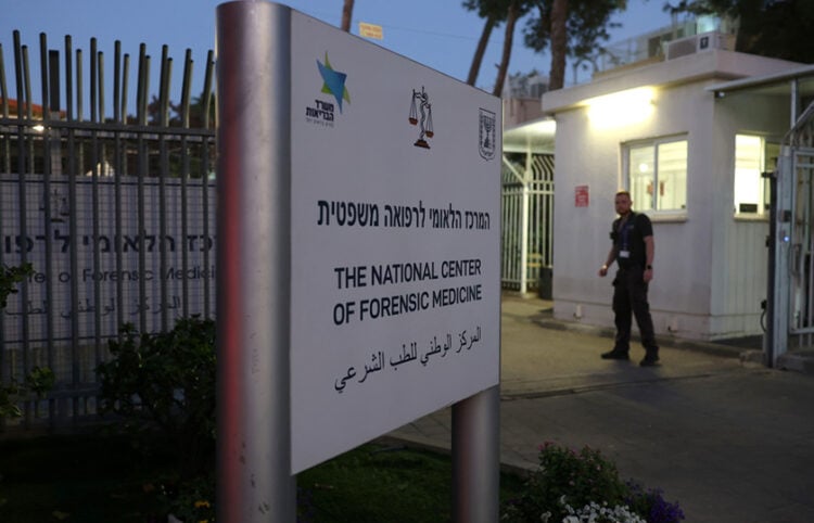 Εν αναμονή της σορού ( φωτ.: EPA / Atef Safadi)