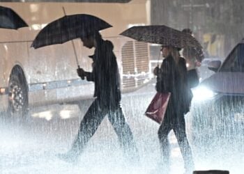 Έντονη βροχόπτωση στο κέντρο της Αθήνας (φωτ.: EUROKINISSI/Μιχάλης Καραγιάννης)