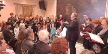 Στιγμιότυπο από την περσινή γιορτή για την κοπή της βασιλόπιτας του Πολιτιστικού Φορέα «Κιβωτός του Πόντου» (φωτ.: facebook.com/Κιβωτός του Πόντου - Ηλίας Υφαντίδης)