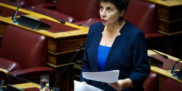 Η ανεξάρτητη βουλευτής Κυριακή Μάλαμα κατά τη συζήτηση της επίκαιρης ερώτησης (φωτ.: EUROKINISSI / Γιώργος Κονταρίνης)