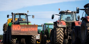 Αγροτικό μπλόκο στην Ισπανία, ενάντια στη συμφωνία με τη Mercosur (φωτ.: EPA / David Borrat)