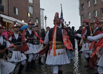 Μωμόγεροι στην καρδιά του Ντίσελντορφ, Σάββατο 3 Ιανουαρίου 2026 (φωτ.: Facebook / Sissy Radiokalavryta Stefanidou)