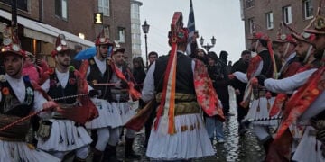 Μωμόγεροι στην καρδιά του Ντίσελντορφ, Σάββατο 3 Ιανουαρίου 2026 (φωτ.: Facebook / Sissy Radiokalavryta Stefanidou)