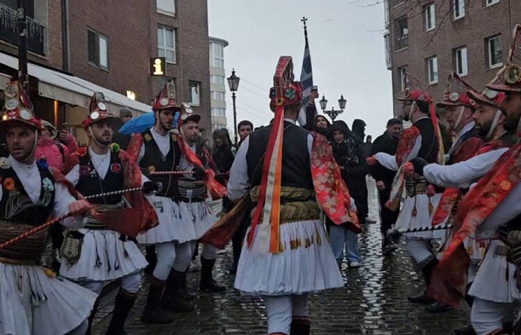 Μωμόγεροι στην καρδιά του Ντίσελντορφ, Σάββατο 3 Ιανουαρίου 2026 (φωτ.: Facebook / Sissy Radiokalavryta Stefanidou)