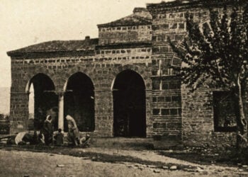 Βυζαντινό κτίσμα στη Νίκαια της Βιθυνίας, πιθανότατα λουτρά, γνωστό ως «Ανάκτορο των Τσιγγάνων» (πηγή: Louis de Launay, «La Turquie que l'on voit», 1913 / Βιβλιοθήκη Ιδρύματος Αικατερίνης Λασκαρίδη)