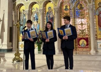 Ομογενείς μαθητές στη διάρκεια απαγγελίας (φωτ.: Orthodox observer/ Δημήτριος Πανάγος)