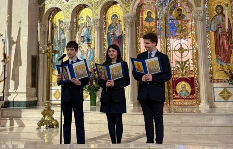 Ομογενείς μαθητές στη διάρκεια απαγγελίας (φωτ.: Orthodox observer/ Δημήτριος Πανάγος)