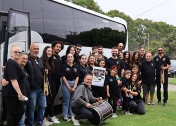 Με... λεωφορείο, ώστε τα ποντιακά να φτάσουν στα σπίτια όλης της παροικίας, από την «Παναγία Σουμελά» Μελβούρνης (φωτ.: Όλγα Αντωνιάδη)