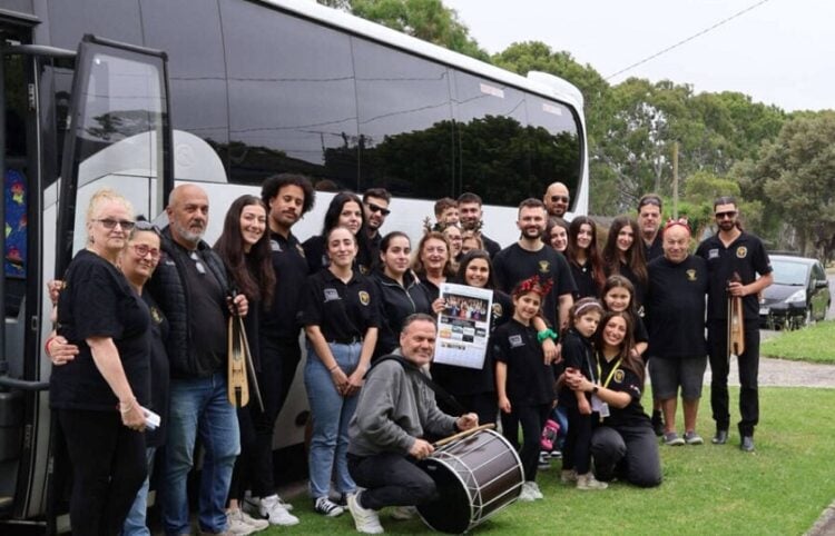 Με... λεωφορείο, ώστε τα ποντιακά να φτάσουν στα σπίτια όλης της παροικίας, από την «Παναγία Σουμελά» Μελβούρνης (φωτ.: Όλγα Αντωνιάδη)