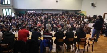 Πλήθος αγροτών και κτηνοτρόφων συμμετείχαν στην πανελλαδική σύσκεψη στα Μάλγαρα (φωτ.: ΜΟΤΙΟΝΤΕΑΜ/Βασίλης Βερβερίδης)