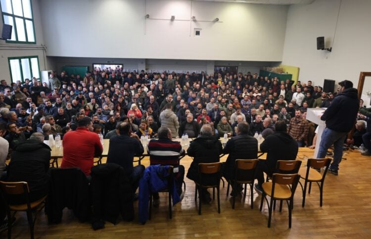 Πλήθος αγροτών και κτηνοτρόφων συμμετείχαν στην πανελλαδική σύσκεψη στα Μάλγαρα (φωτ.: ΜΟΤΙΟΝΤΕΑΜ/Βασίλης Βερβερίδης)