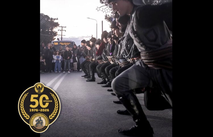 Χαρακτηριστική φωτογραφία με τους χορευτές του συλλόγου