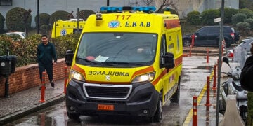 Από την άφιξη των τραυματιών στο νοσοκομείο «Παπαγεωργίου» (φωτ.: EUROKINISSI / Σωτήρης Τρυψάνης)