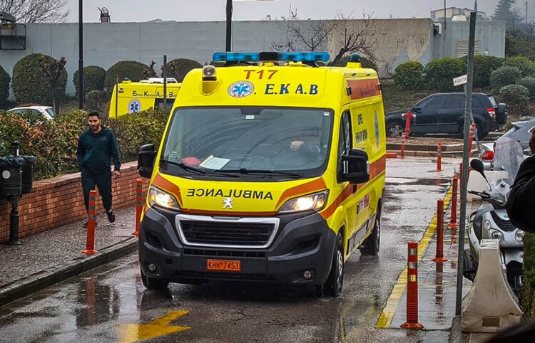 Από την άφιξη των τραυματιών στο νοσοκομείο «Παπαγεωργίου» (φωτ.: EUROKINISSI / Σωτήρης Τρυψάνης)