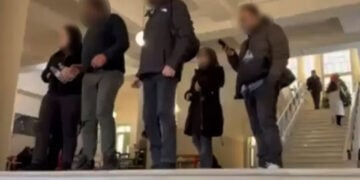 Ο 53χρονος πατέρας στα Δικαστήρια Ηρακλείου, 8 Ιανουαρίου 2026 (φωτ.: cretalive.gr)