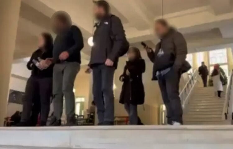 Ο 53χρονος πατέρας στα Δικαστήρια Ηρακλείου, 8 Ιανουαρίου 2026 (φωτ.: cretalive.gr)