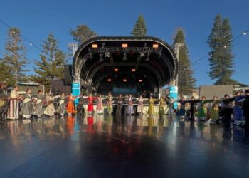 Τα μέλη της Ποντιακής Αδελφότητας Νότιας Αυστραλίας στη σκηνή του φεστιβάλ (φωτ.: facebook/Pontian Brotherhood of SA Inc.)