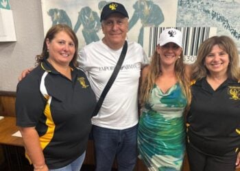 Από αριστερά, η Μαρία Αντώνη, ο Γιάννης Τοπαλίδης, η κόρη του Ράνια Τοπαλίδου και η Έστα Πασχαλίδη-Χειλά (φωτ.: facebook/Ioannis Topalidis)