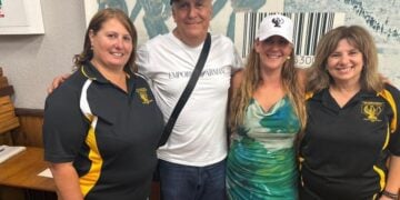 Από αριστερά, η Μαρία Αντώνη, ο Γιάννης Τοπαλίδης, η κόρη του Ράνια Τοπαλίδου και η Έστα Πασχαλίδη-Χειλά (φωτ.: facebook/Ioannis Topalidis)