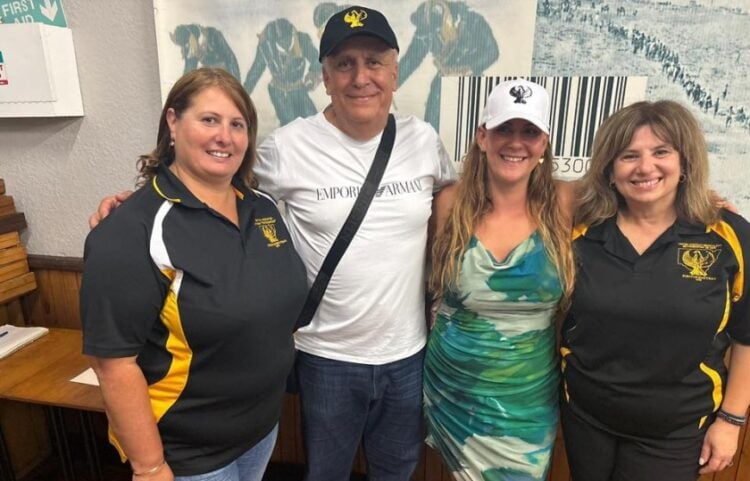 Από αριστερά, η Μαρία Αντώνη, ο Γιάννης Τοπαλίδης, η κόρη του Ράνια Τοπαλίδου και η Έστα Πασχαλίδη-Χειλά (φωτ.: facebook/Ioannis Topalidis)