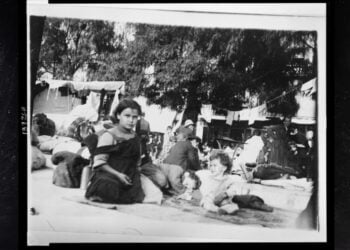 Μικρασιάτες πρόσφυγες λίγες ημέρες μετά την άφιξή τους στην Ελλάδα (φωτ.: Βιβλιοθήκη του Κογκρέσου)