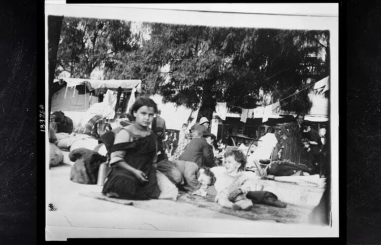 Μικρασιάτες πρόσφυγες λίγες ημέρες μετά την άφιξή τους στην Ελλάδα (φωτ.: Βιβλιοθήκη του Κογκρέσου)