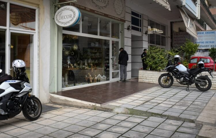 Η οικοδομή στην οποία ξεψύχησε ο άτυχος 17χρονος (φωτ.: EUROKINISSI)