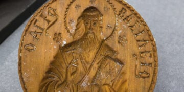 Παραδοσιακή ξύλινη σφραγίδα βασιλόπιτας (φωτ.: ΑΠΕ-ΜΠΕ / Αχιλλέας Χήρας)