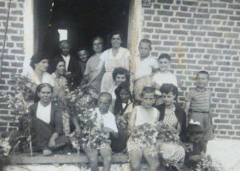 Σηροτρόφοι (πηγή: Αρχείο Κώστα Δούλια)